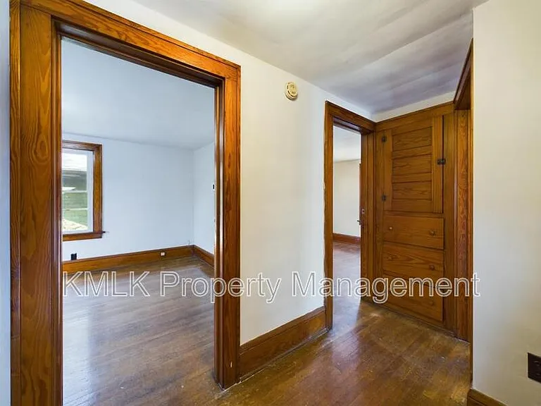 524 Allyn St — Photo 28