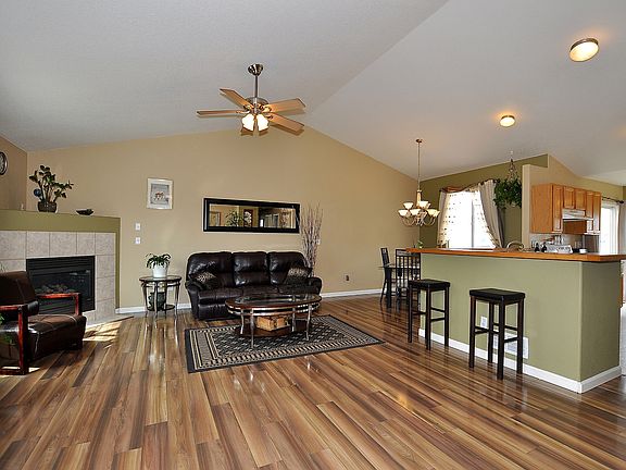 3rd image of 2717 Park View Dr