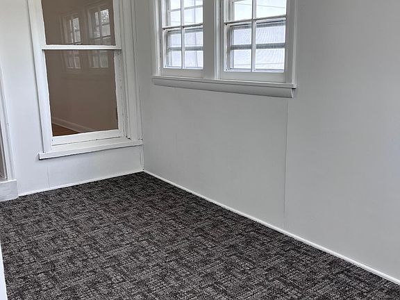 5th image of 552 W Main St