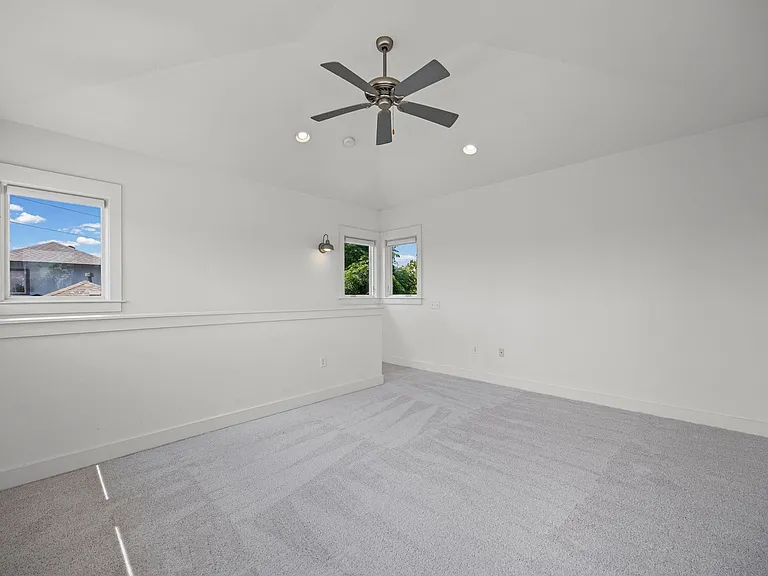1301 San Bernard St — Photo 17