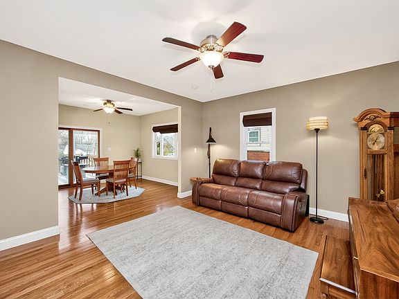 3rd image of 2525 Beaver Ave