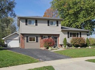 10 Melody Ct, Beech Grove, IN 46107