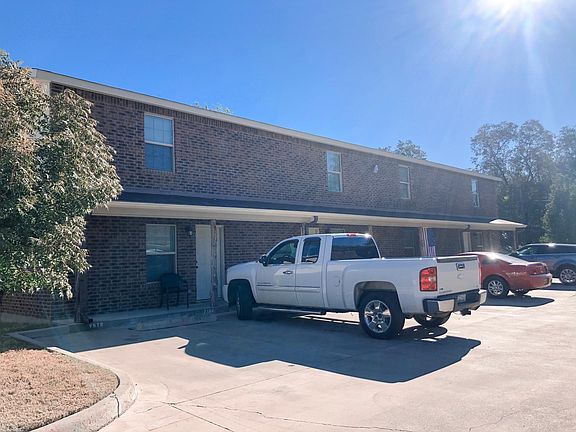 2nd image of 585 W Pecan St