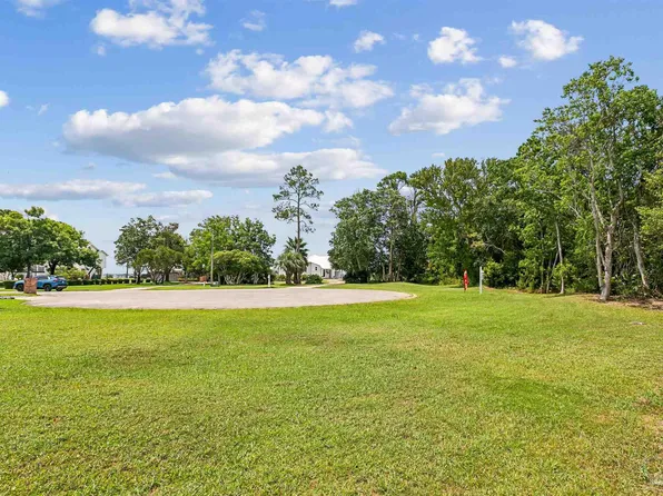 1 Soundview Trl, Gulf Breeze, FL 32561