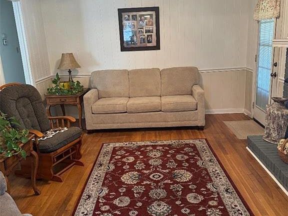 3rd image of 3104 Woodview Dr