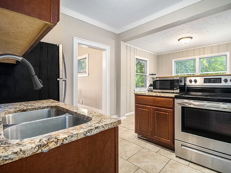805 Miner St — Photo 12