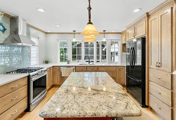 1st image of 105 Wilson St