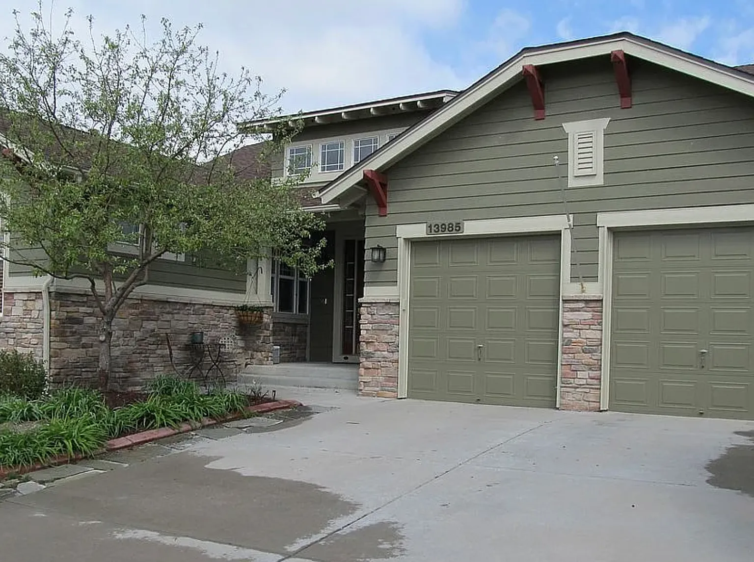 4 bed, 4830 sqft, $4,500 — Photo 1
