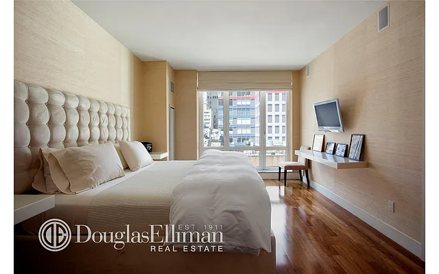 Rented by Douglas Elliman | media 27