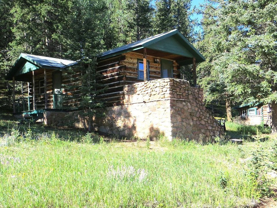 Bear Cabin with front and side decks