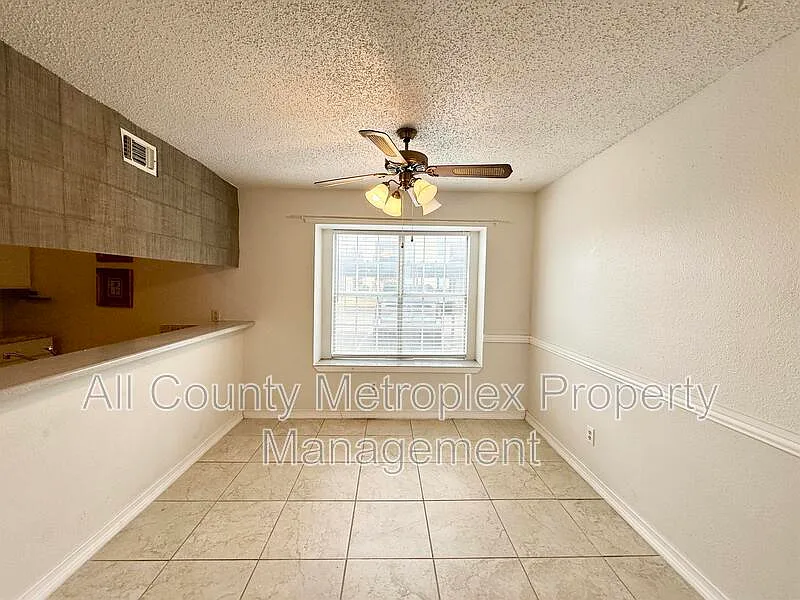 1 bed, 1.0 bath, 779 sqft, $925 — Photo 2