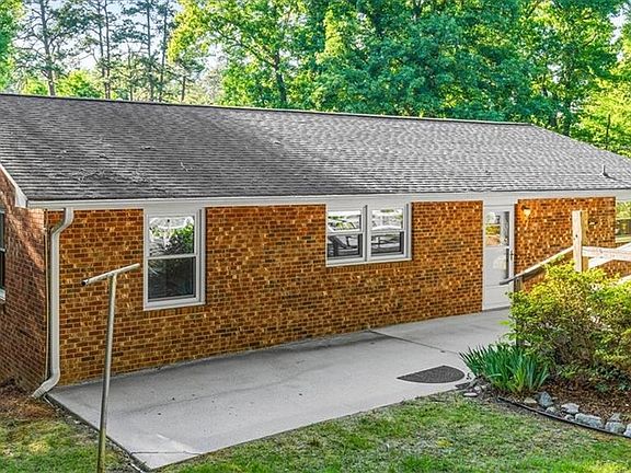 3rd image of 509 Valleybrook Dr