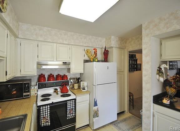 5th image of 42227 Pellston Dr #281