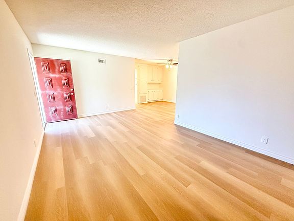 3rd image of 4661 Larwin Ave