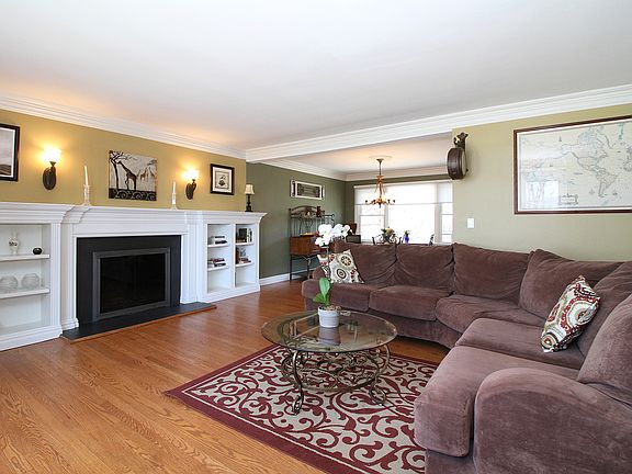 3rd image of 12 Pokahoe Dr