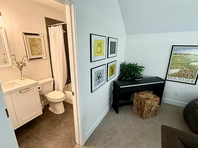 Full sized bathroom in upstairs studio rec room with shower and bath