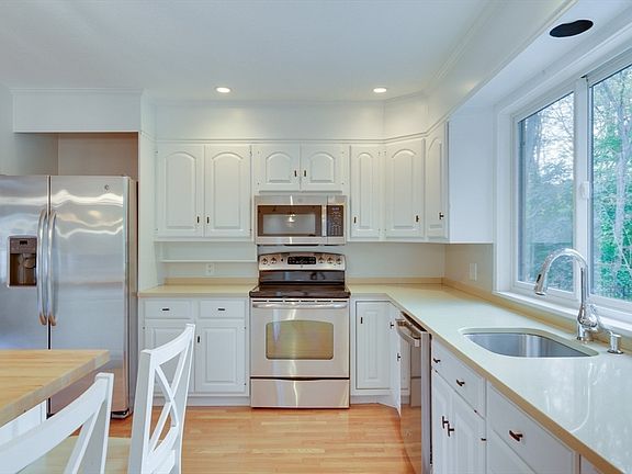 4th image of 93 Woodcliff Rd