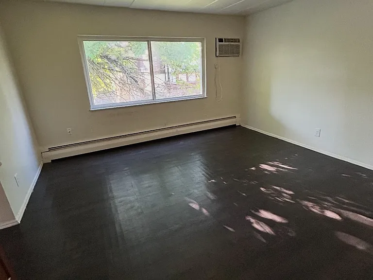 2560 Harrison Ave #17 — Photo 4