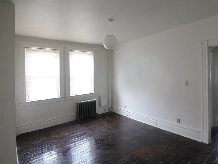 200 Franklin Ave #2 — Photo 6