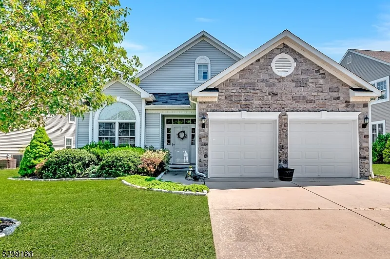 26 Spring Lake Blvd photo 1