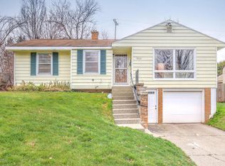 1062 Lockridge Dr NE, Grand Rapids, MI