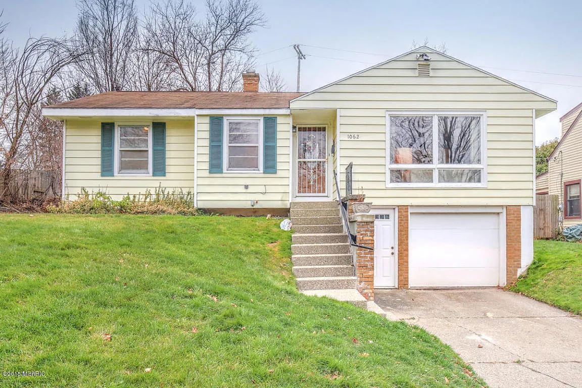 1062 Lockridge Dr NE photo 1