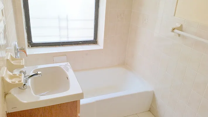 Rented by Alma Realty Corp. | media 2