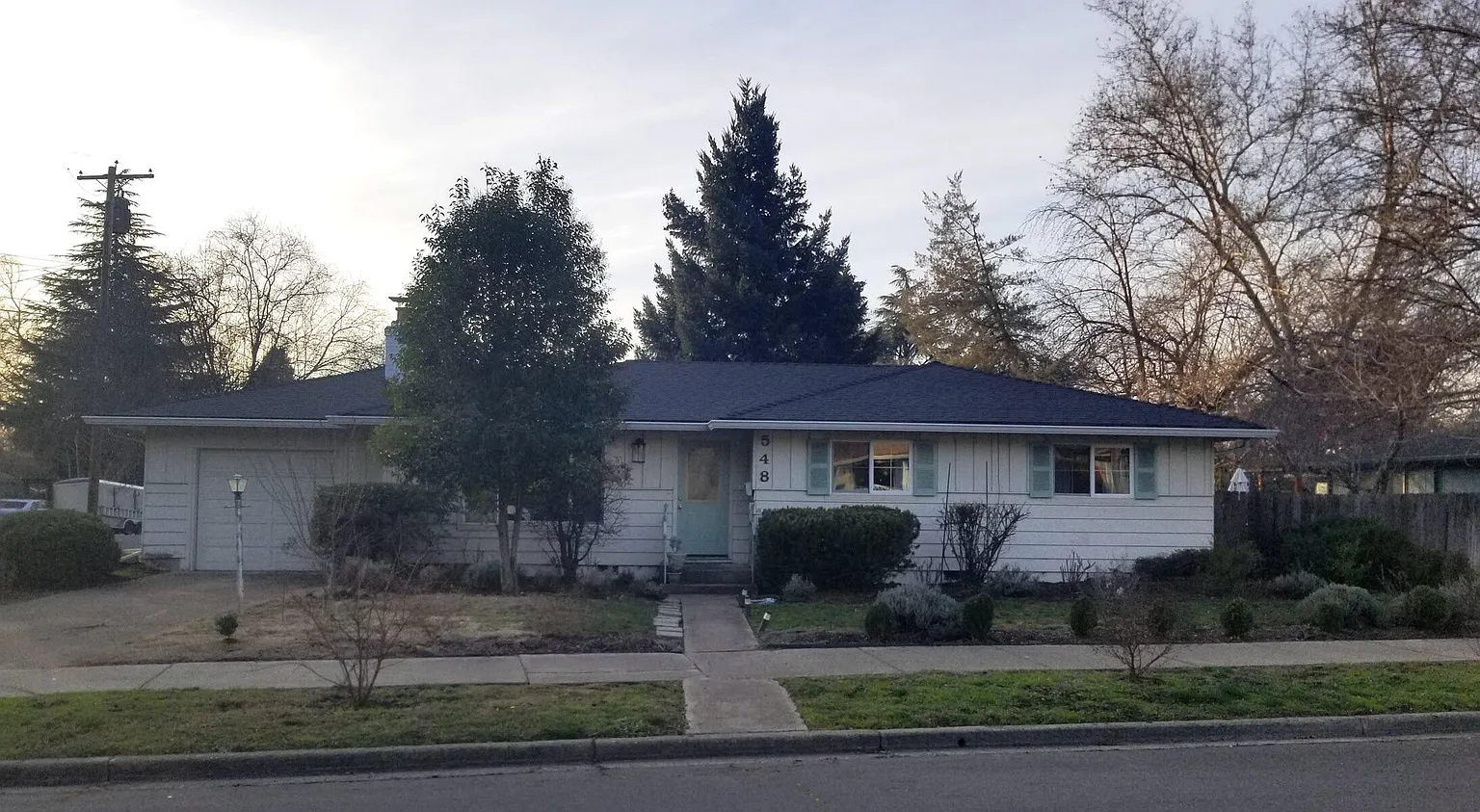 548 Eastwood Dr photo 1