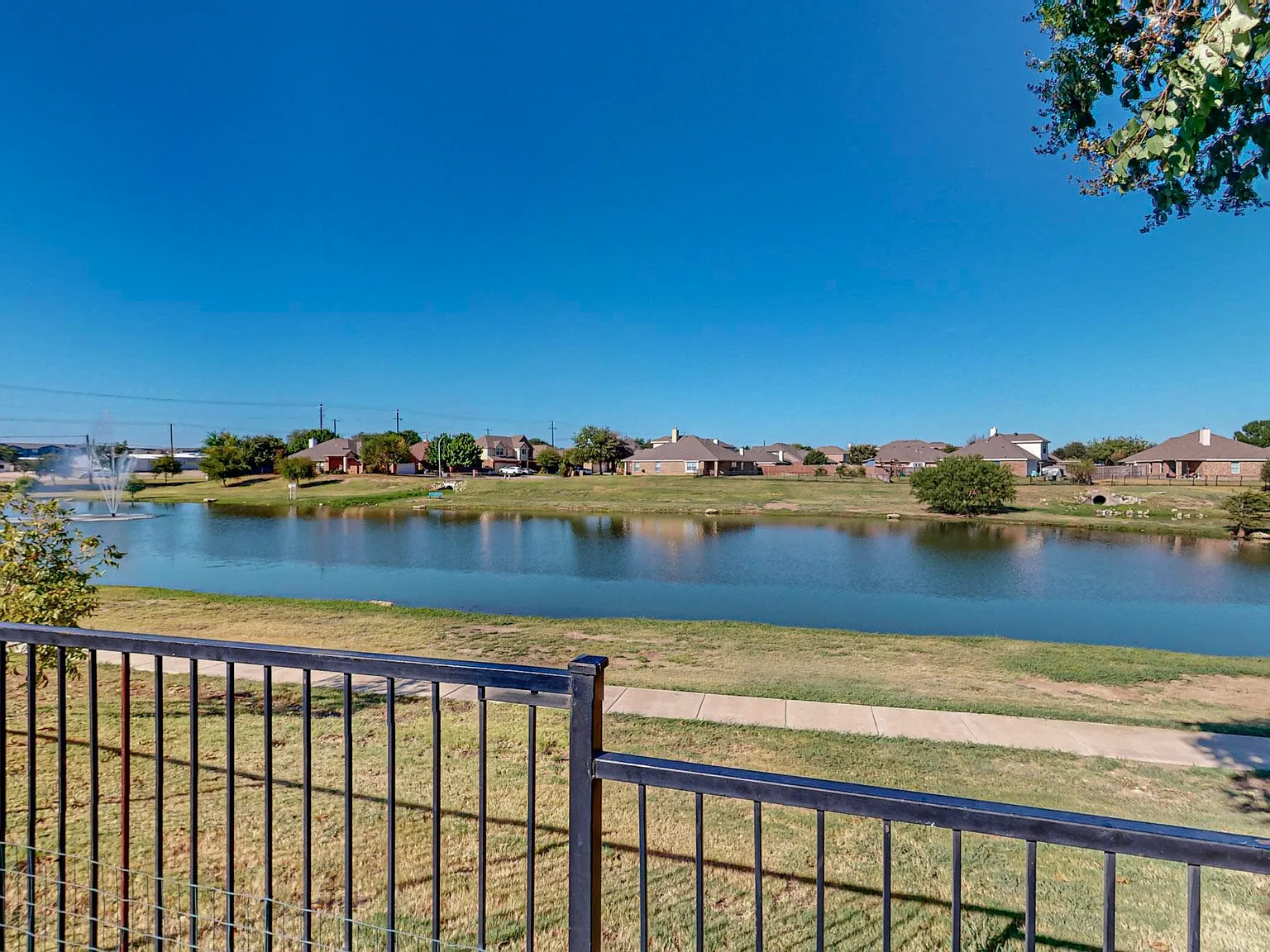 3 bed, 1784 sqft, $2,350 — Photo 3