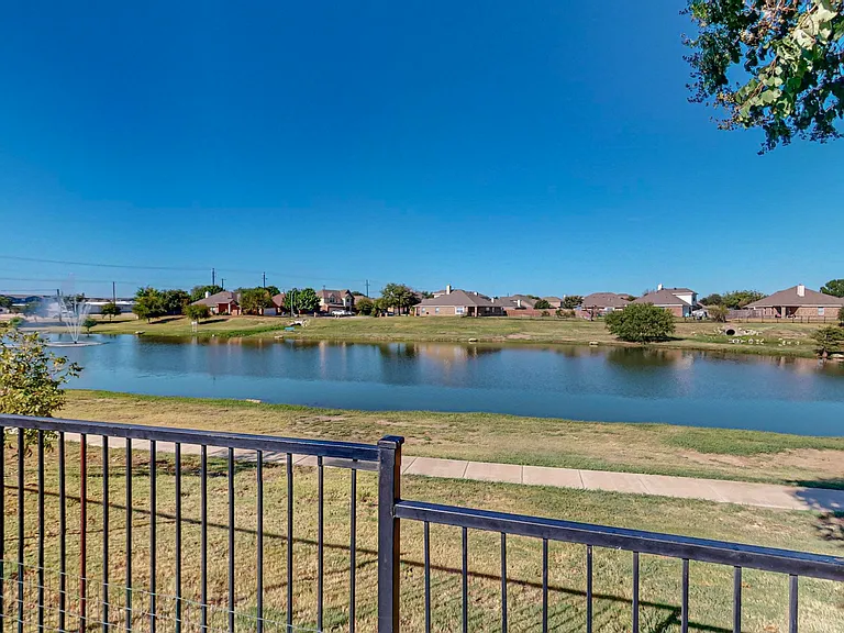 11501 Lauren Way — Photo 3