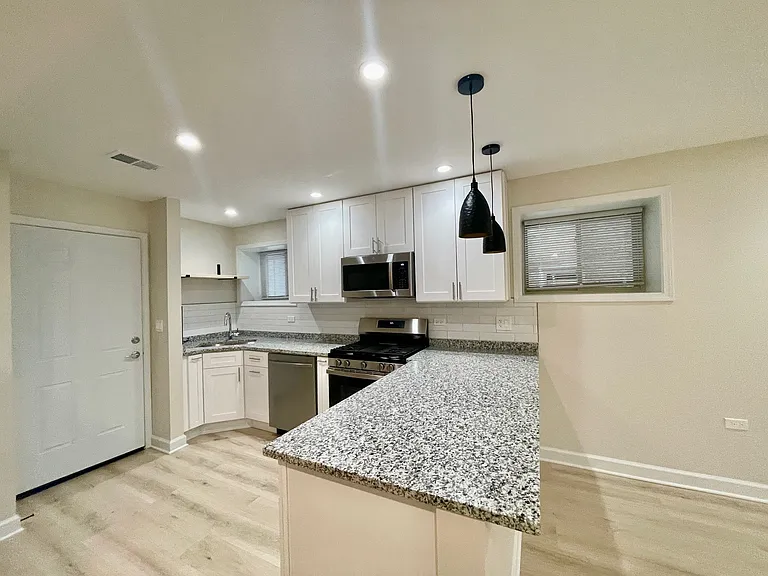 4845 N Kostner Ave #B — Photo 8