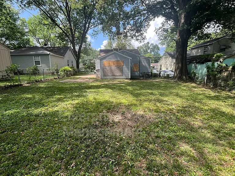 2447 Twain Ave — Photo 3