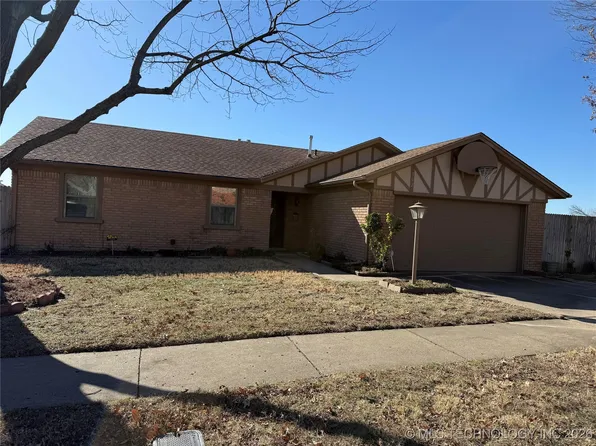 302 E 14th St, Owasso, OK 74055