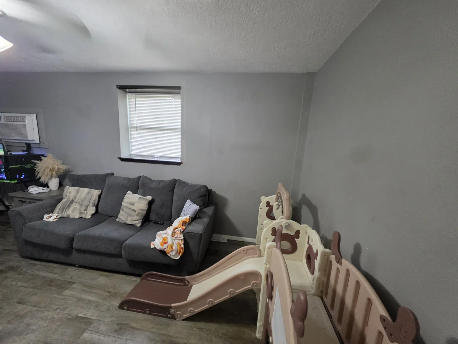 2 bed, 750 sqft, $1,000 — Photo 1