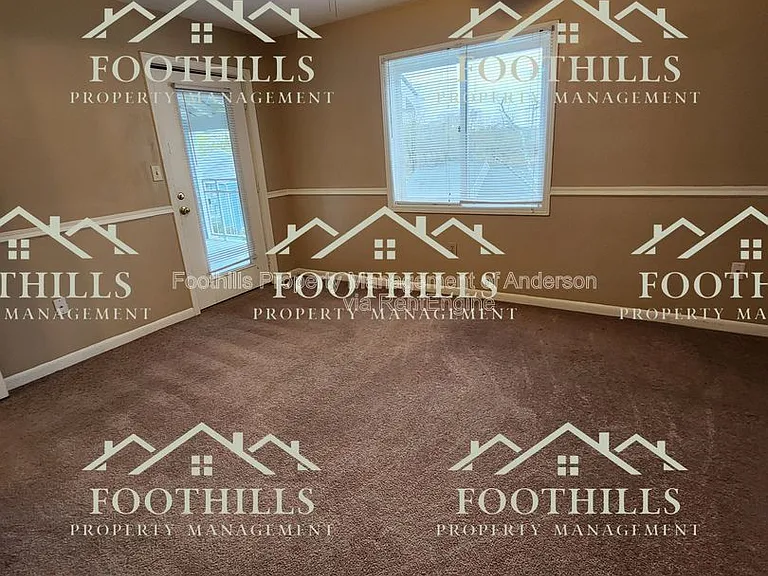 1011 Northlake Dr — Photo 14