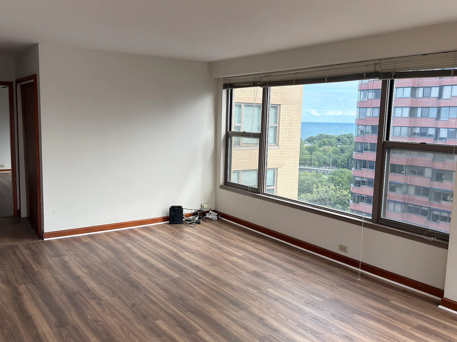 1 bed, 800 sqft, $2,200 — Photo 3