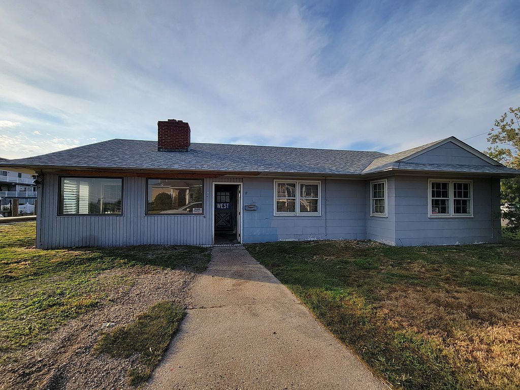 888 E Bay Dr - Property Image