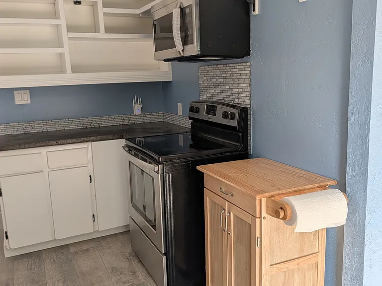 32 N Midland Blvd — Photo 16