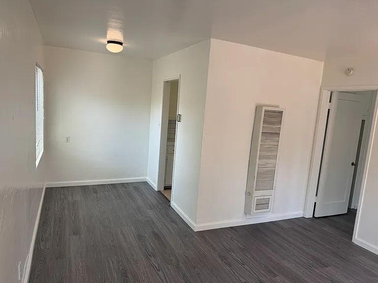 4476 52nd St — Photo 2