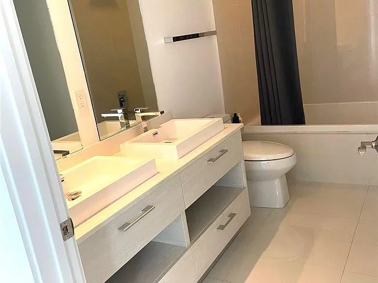 45 SW 9th St #3707 — Photo 7