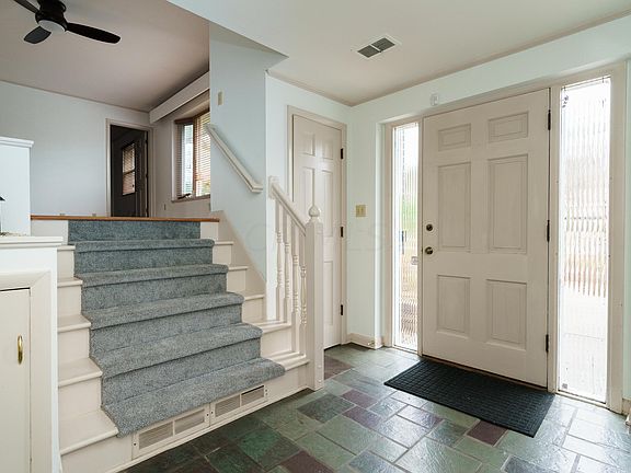 3rd image of 629 Garrett Dr