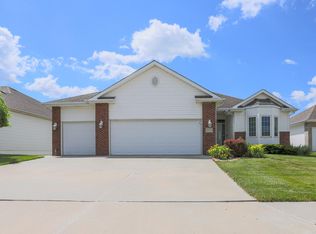 117 Traders Pointe Cir, Council Bluffs, IA 51501