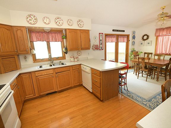 2nd image of 525 Evergreen Dr