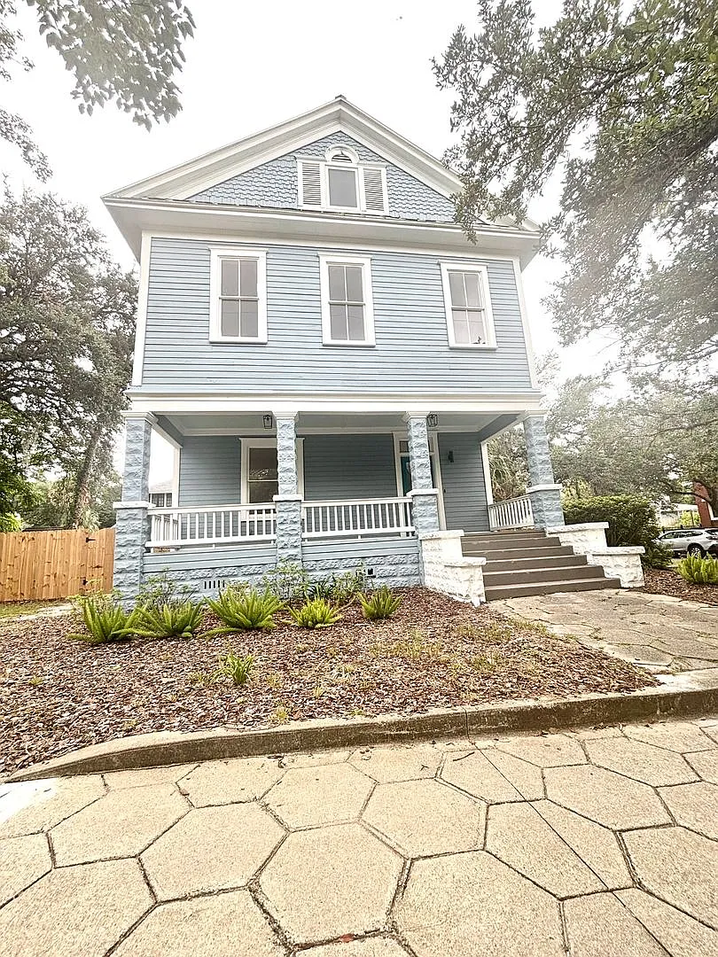 Coming soon Fully Renovated Home in Springfield — Photo 1