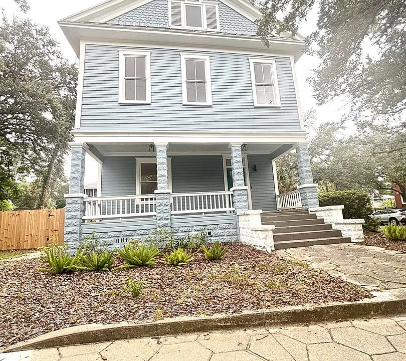 304 E 5th St