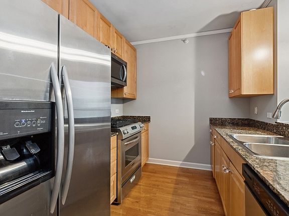 5th image of 420 E Waterside Dr Unit 1006