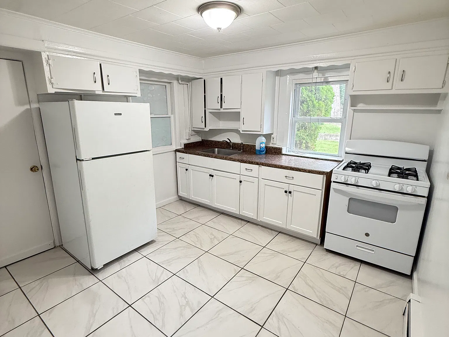 3 bed, 500 sqft, $3,000 — Photo 3