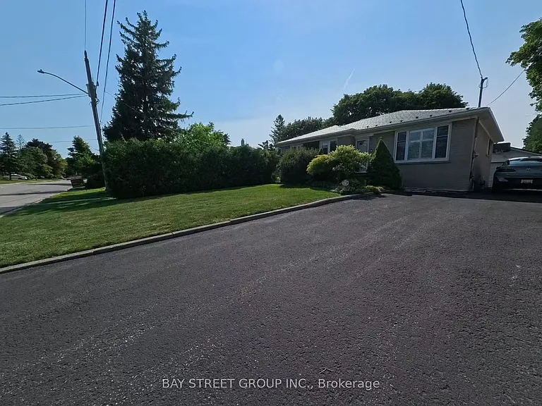 402 Osiris Dr — Photo 2