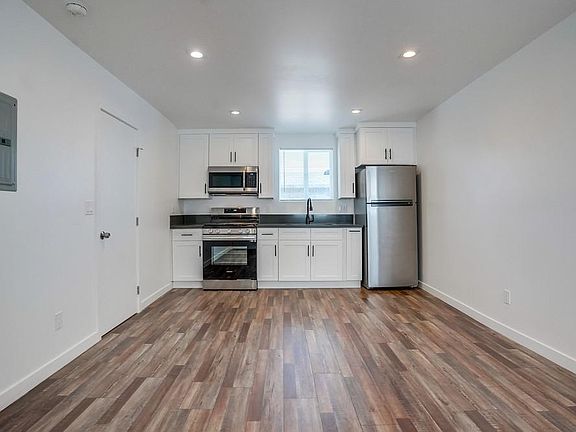 4th image of 4132 W 118th St #K