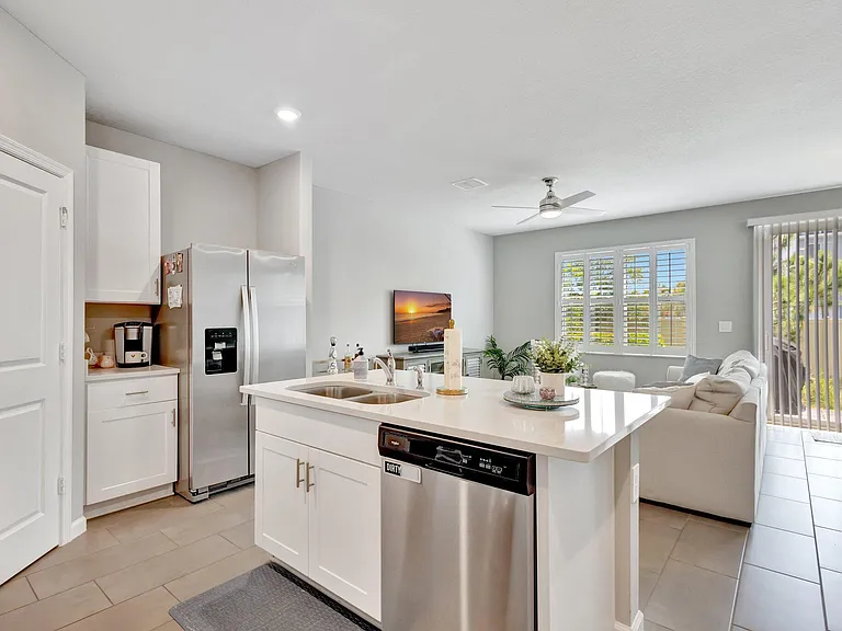 345 SE Angler Dr — Photo 10